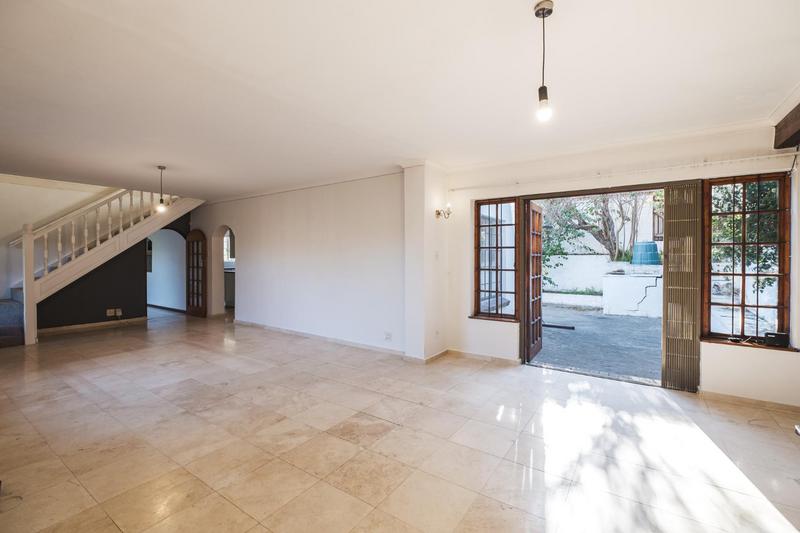 4 Bedroom Property for Sale in Clovelly Western Cape